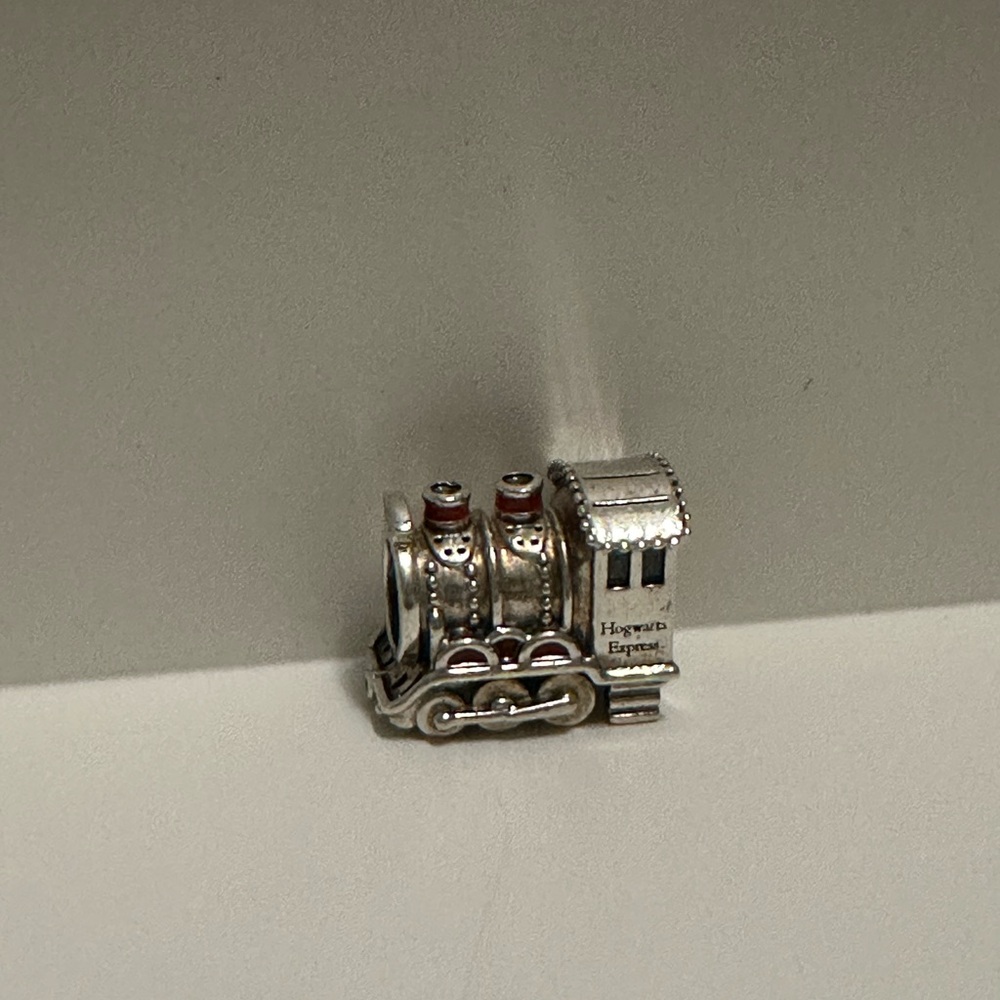 Pandora Harry Potter 9 3/4 train charm